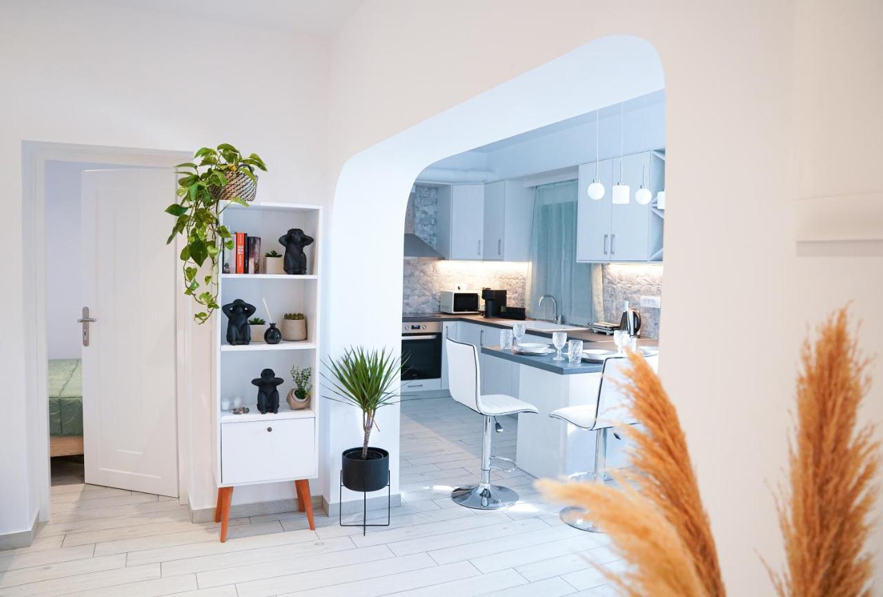 Sunstone Apartment Fira  Exteriör bild